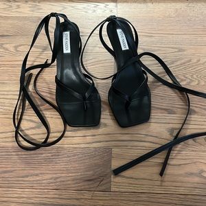 Steven Madden black sandal